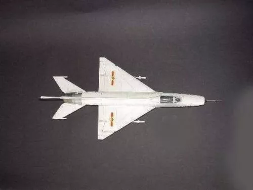 Trumpeter Shenyang F-7 II – 1:32 repülőgép makett