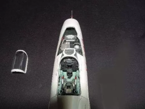 Trumpeter Shenyang F-7 II – 1:32 repülőgép makett