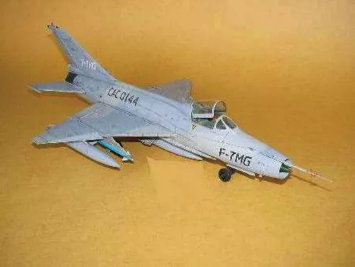 Trumpeter Chengdu F-7 MG – 1:32 repülőgép makett