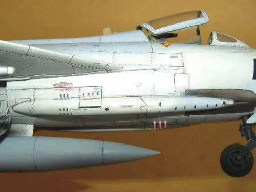Trumpeter Chengdu F-7 MG – 1:32 repülőgép makett