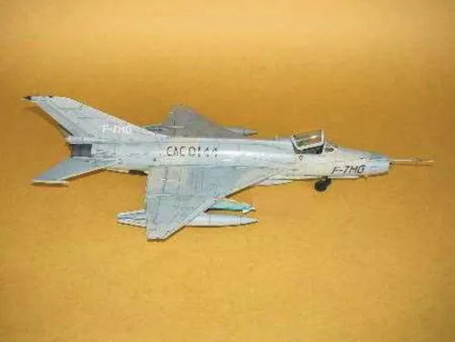 Trumpeter Chengdu F-7 MG – 1:32 repülőgép makett