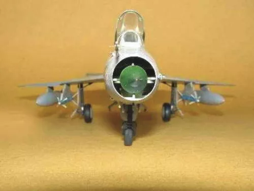 Trumpeter Chengdu F-7 MG – 1:32 repülőgép makett