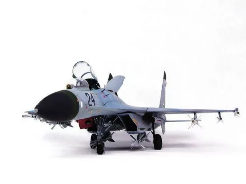 Trumpeter Sukhoi Su-27 Flanker B – 1:32 repülőgép makett