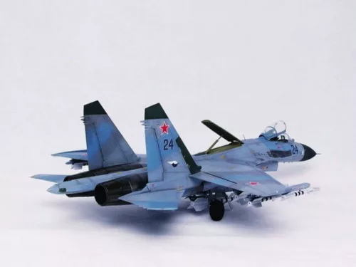 Trumpeter Sukhoi Su-27 Flanker B – 1:32 repülőgép makett