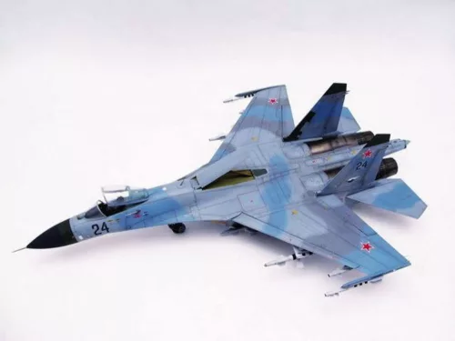 Trumpeter Sukhoi Su-27 Flanker B – 1:32 repülőgép makett