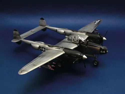 Trumpeter Lockheed P-38 L-5-LO Lightning – 1:32 repülőgép makett