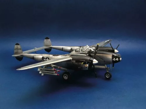 Trumpeter Lockheed P-38 L-5-LO Lightning – 1:32 repülőgép makett