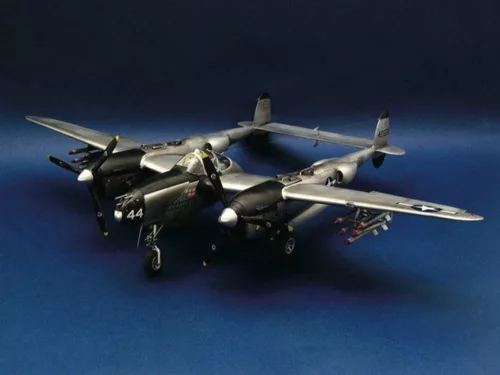 Trumpeter Lockheed P-38 L-5-LO Lightning – 1:32 repülőgép makett