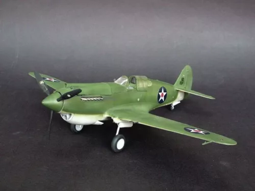 Trumpeter Curtiss P-40B Warhawk – 1:32 repülőgép makett