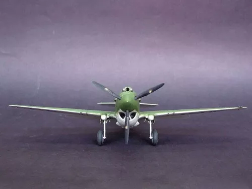 Trumpeter Curtiss P-40B Warhawk – 1:32 repülőgép makett