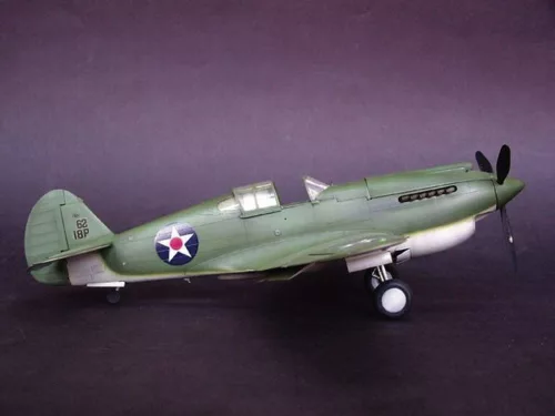 Trumpeter Curtiss P-40B Warhawk – 1:32 repülőgép makett