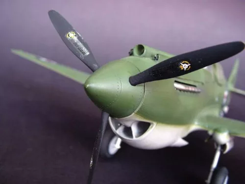 Trumpeter Curtiss P-40B Warhawk – 1:32 repülőgép makett