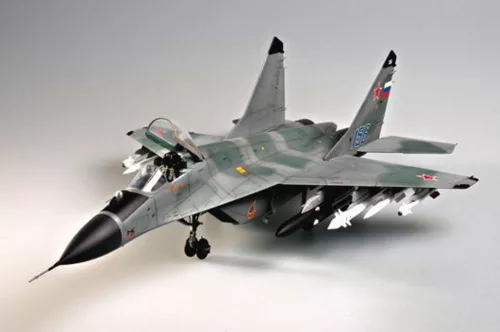 Trumpeter orosz MiG-29M „Fulcrum” vadászrepülőgép – 1:32 repülőgép makett