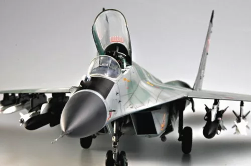 Trumpeter orosz MiG-29M „Fulcrum” vadászrepülőgép – 1:32 repülőgép makett