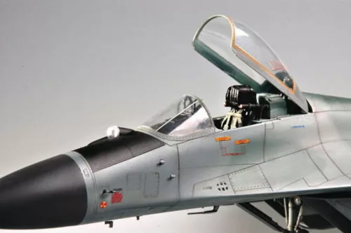 Trumpeter orosz MiG-29M „Fulcrum” vadászrepülőgép – 1:32 repülőgép makett