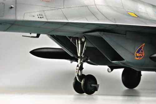 Trumpeter orosz MiG-29M „Fulcrum” vadászrepülőgép – 1:32 repülőgép makett