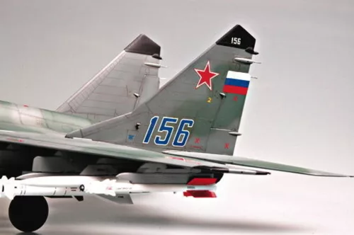 Trumpeter orosz MiG-29M „Fulcrum” vadászrepülőgép – 1:32 repülőgép makett