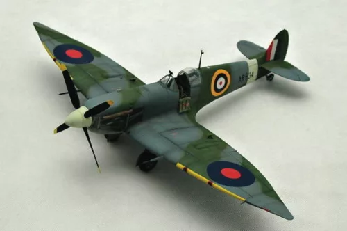 Trumpeter Supermarine Spitfire Mk. VI – 1:24 repülőgép makett