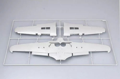 Trumpeter Hurricane MK. II C/TROP – 1:24 repülőgép makett