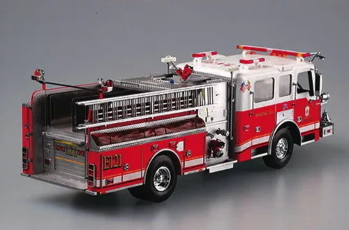 Trumpeter American LaFrance Eagle 2002 tűzoltóautó – 1:25 járműmakett