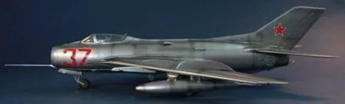 Trumpeter MiG-19 S Farmer C – 1:48 repülőgép makett