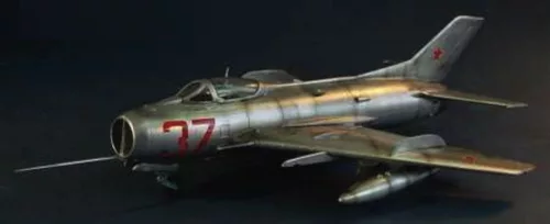 Trumpeter MiG-19 S Farmer C – 1:48 repülőgép makett