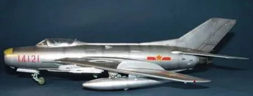 Trumpeter MiG-19 PM Farmer E – 1:48 repülőgép makett