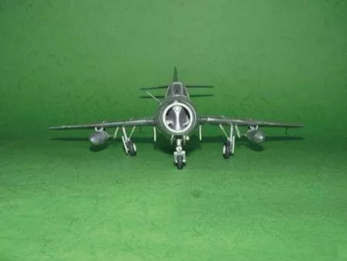 Trumpeter MiG-15 UTI Midget – 1:48 repülőgép makett