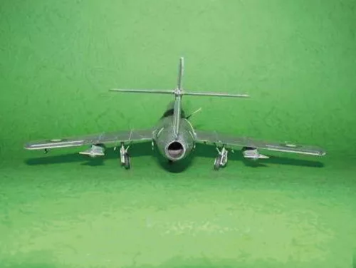 Trumpeter MiG-15 UTI Midget – 1:48 repülőgép makett