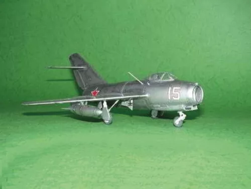 Trumpeter MiG-15 bis Fagot – 1:48 repülőgép makett