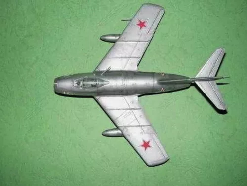 Trumpeter MiG-15 bis Fagot – 1:48 repülőgép makett