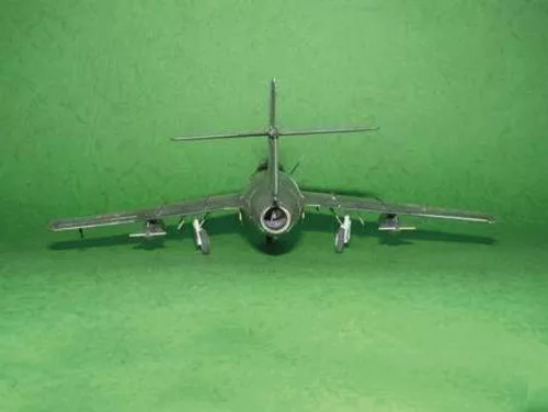 Trumpeter MiG-15 bis Fagot – 1:48 repülőgép makett