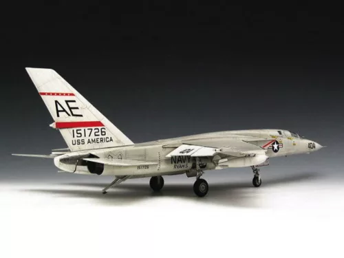 Trumpeter North American RA-5C Vigilante – 1:48 repülőgép makett