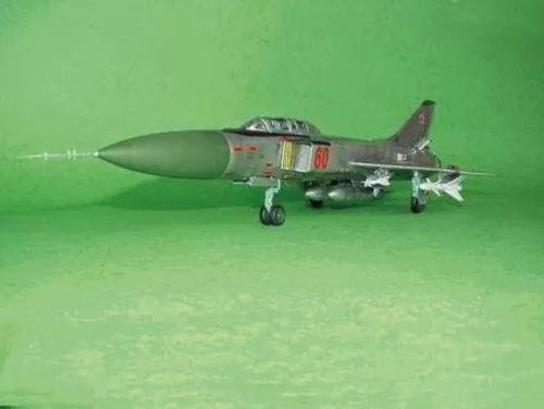 Trumpeter Sukhoi Su-15 UM Flagon F – 1:48 repülőgép makett