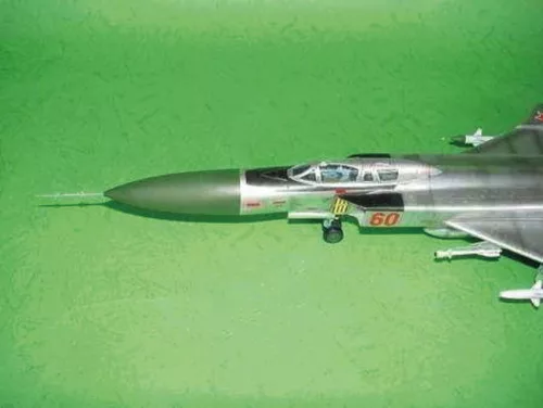 Trumpeter Sukhoi Su-15 UM Flagon F – 1:48 repülőgép makett