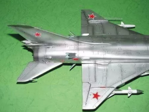 Trumpeter Sukhoi Su-15 UM Flagon F – 1:48 repülőgép makett
