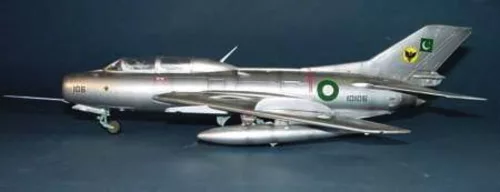 Trumpeter Shenyang FT-6 kiképzőgép – 1:48 repülőgép makett