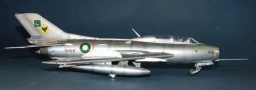 Trumpeter Shenyang FT-6 kiképzőgép – 1:48 repülőgép makett