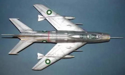 Trumpeter Shenyang FT-6 kiképzőgép – 1:48 repülőgép makett