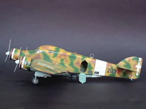 Trumpeter Savoia Marchetti SM-79 II Sparviero – 1:48 repülőgép makett