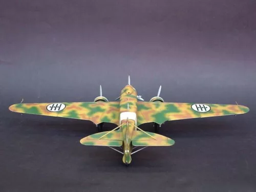 Trumpeter Savoia Marchetti SM-79 II Sparviero – 1:48 repülőgép makett