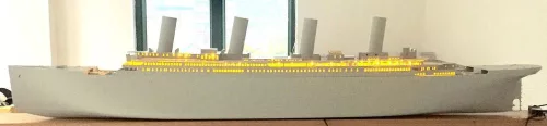 Trumpeter Titanic LED-világítással – 1:200 hajómakett