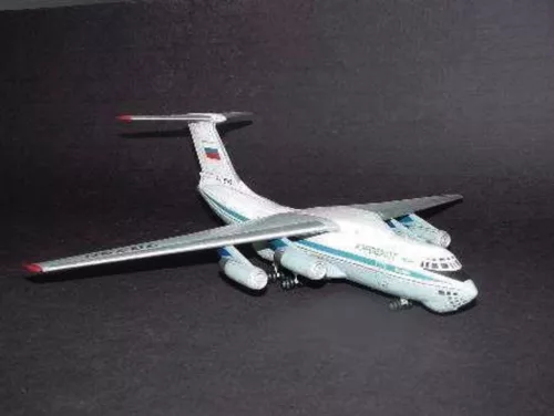 Trumpeter Iljushin Il-76 Candid szállító repülőgép – 1:144 repülőgép makett