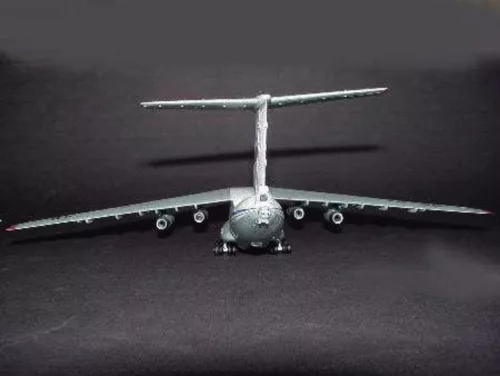 Trumpeter Iljushin Il-76 Candid szállító repülőgép – 1:144 repülőgép makett