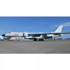   Trumpeter Xian H-6K stratégiai bombázó – 1:144 repülőgép makett