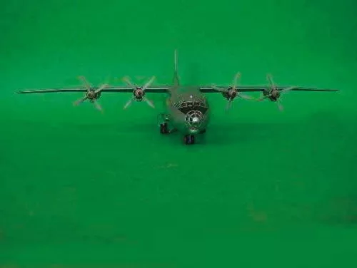 Trumpeter Antonov An-12 BK Cub – 1:100 repülőgép makett