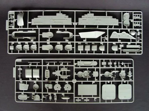 Trumpeter USS CV-13 Franklin – 1:350 repülőgép-hordozó makett
