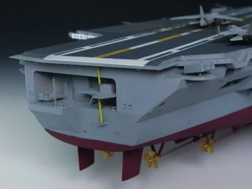 Trumpeter USS Nimitz CVN-68 1975 – 1:350 repülőgép-hordozó makett