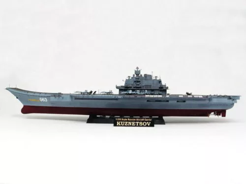 Trumpeter USSR AC Admiral Kuznetsov – 1:350 repülőgép-hordozó makett