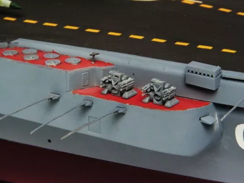 Trumpeter USSR AC Admiral Kuznetsov – 1:350 repülőgép-hordozó makett